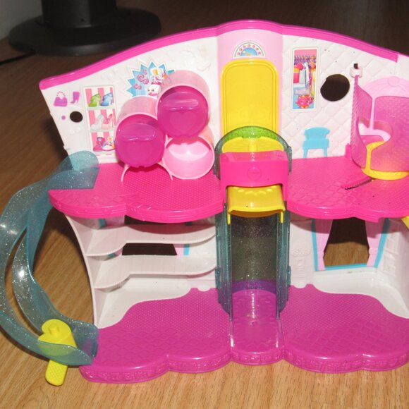 Shopkins Playsets Fashion Boutique Bakery Store Checkout Gumball Machine - Picture 2 of 8